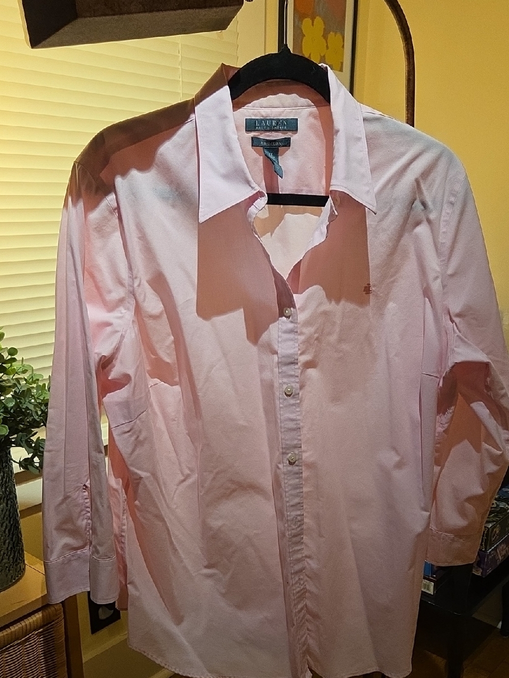 Lauren Ralph Lauren 100% cotton Pale Pink Button-Down Dress Shirt